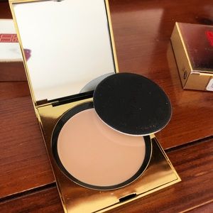 Elizabeth Arden Flawless Finish Pressed Powder